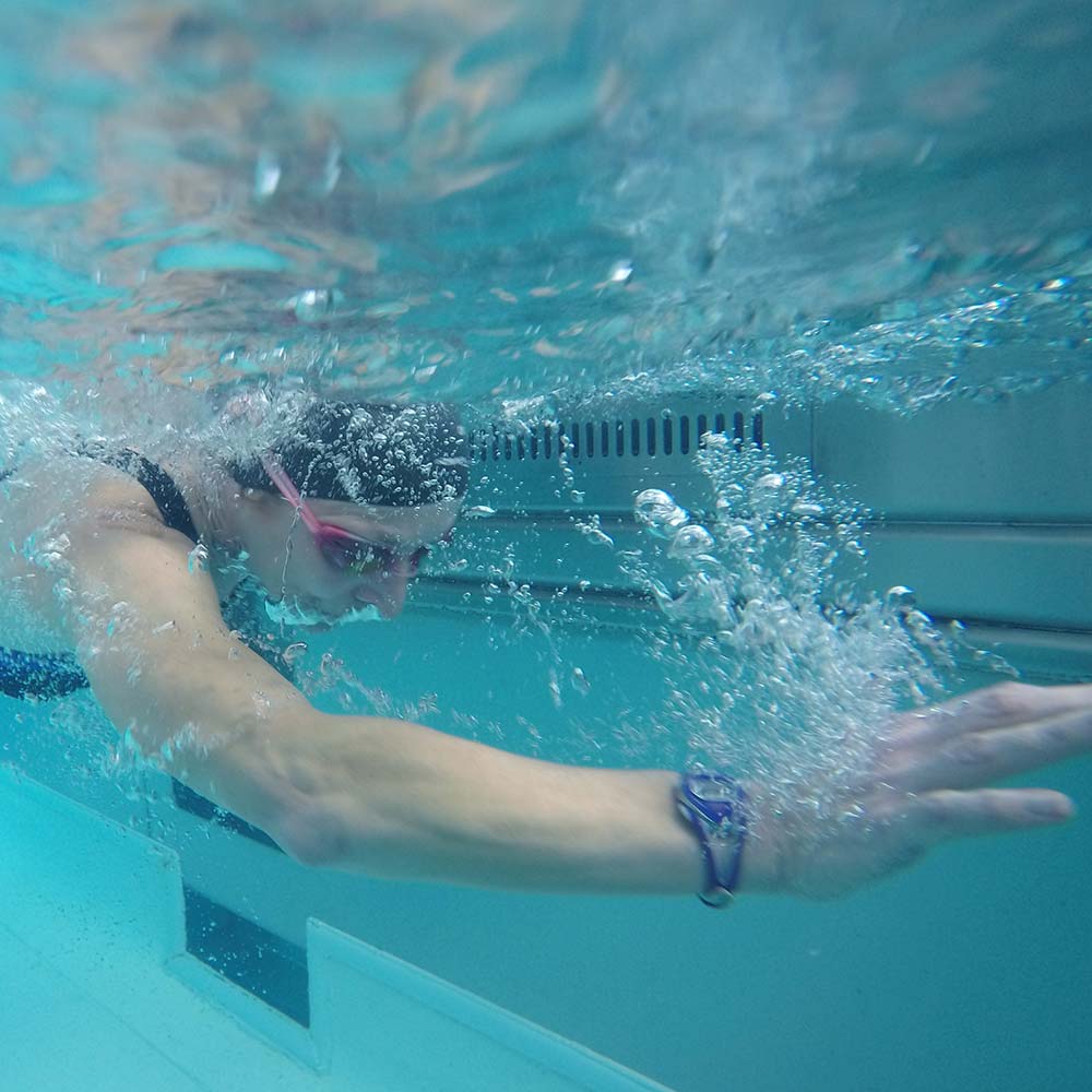 Woman doing laps in an FFC pool. - Fitness Formula Clubs