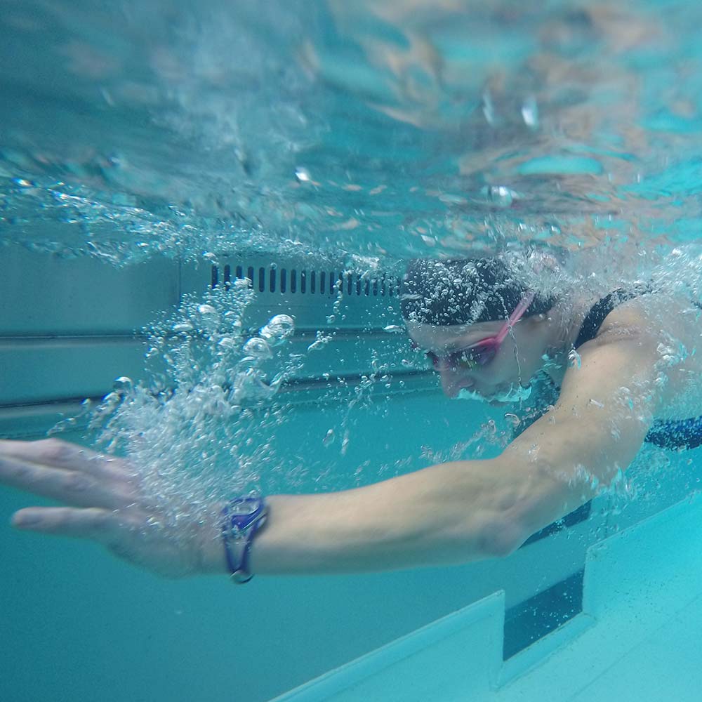 Women doing laps in a swimming pool. - Fitness Formula Clubs