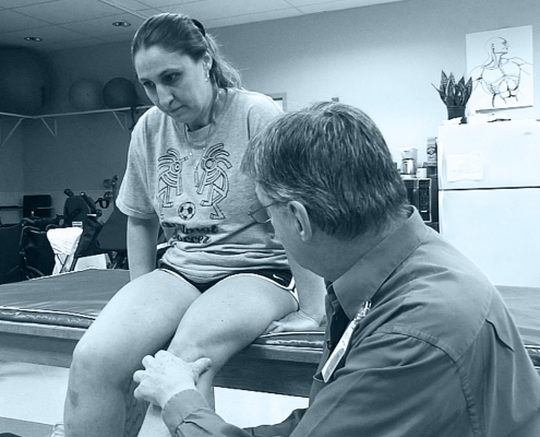 Woman receiving physical therapy for her knee injury.