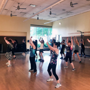 Men and women dancing in a Jam Session group fitness class in Chicago
