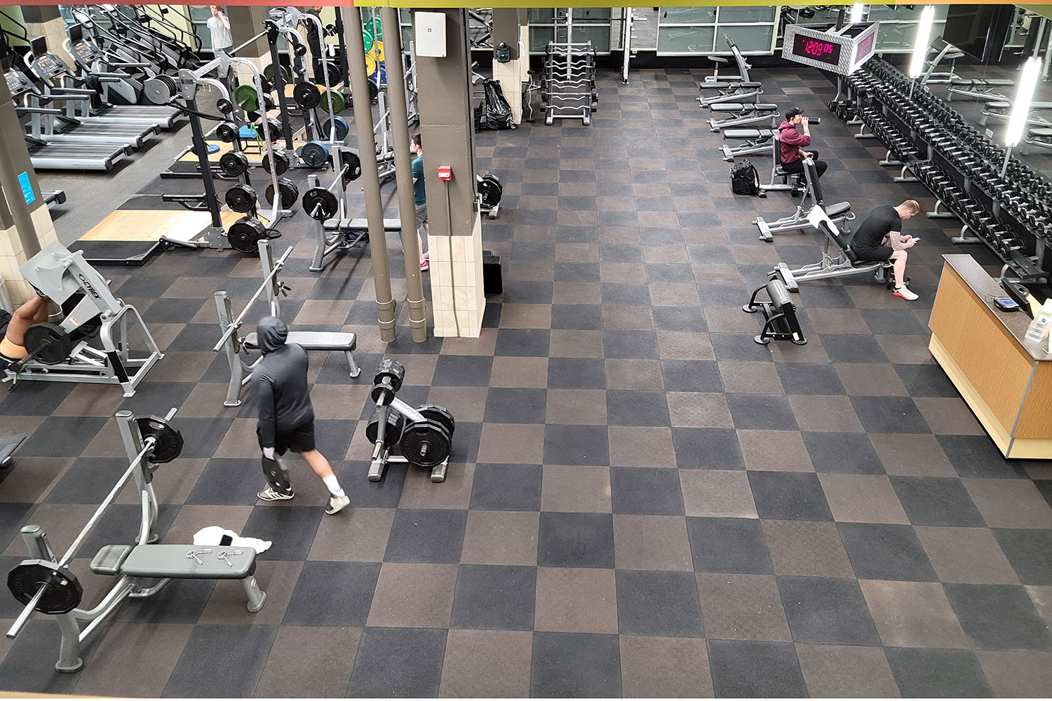 Photo of Oak Park fitness floor