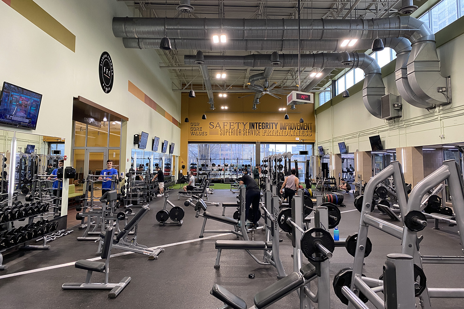 Photo of FFC West Loop fitness floor full view