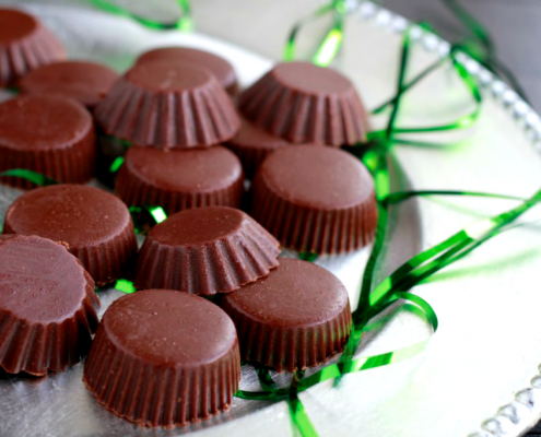 Dark chocolate peppermint bites on a plate