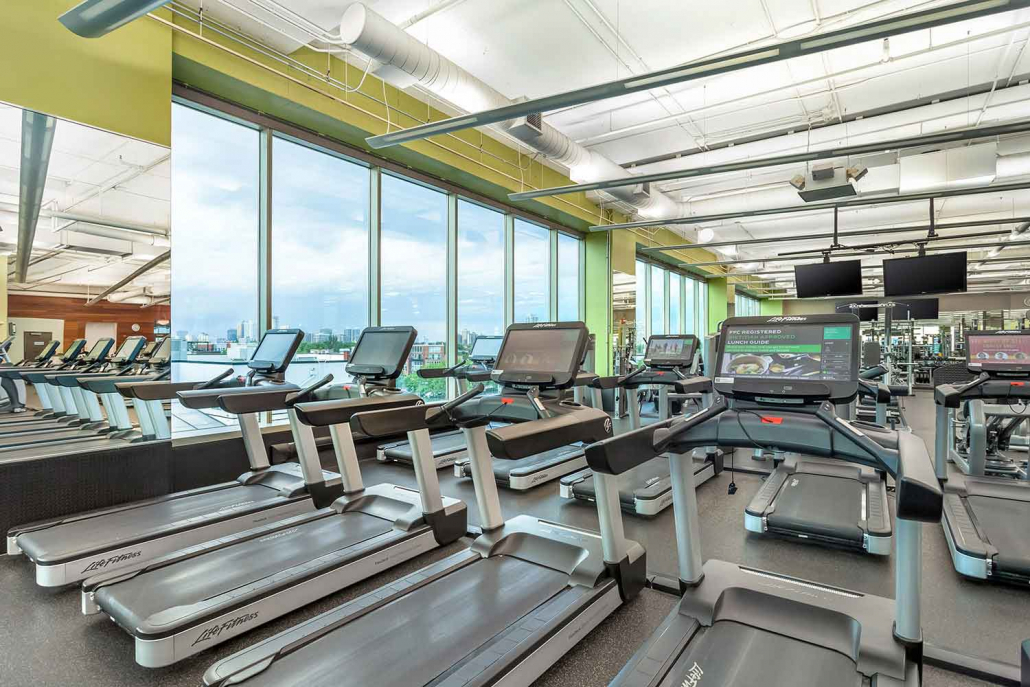 Cardio Floor with Treadmills at Best Gym in Lincoln Park