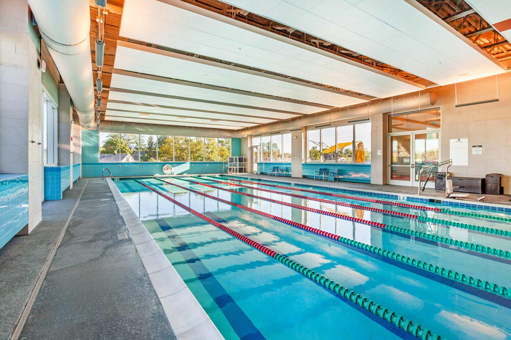 Indoor Pool for Lap Swimming and Aerobics at FFC Park Ridge Gym.