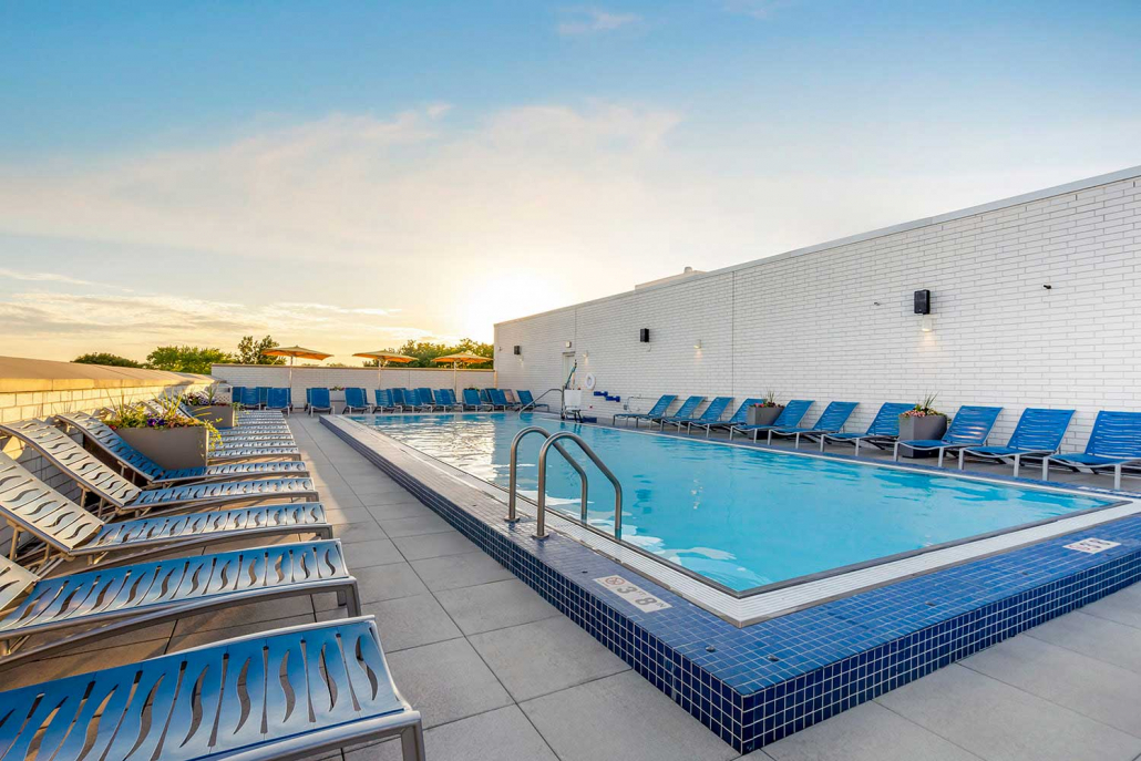 Outdoor Pool at Sunset at FFC Elmhurst Gym.