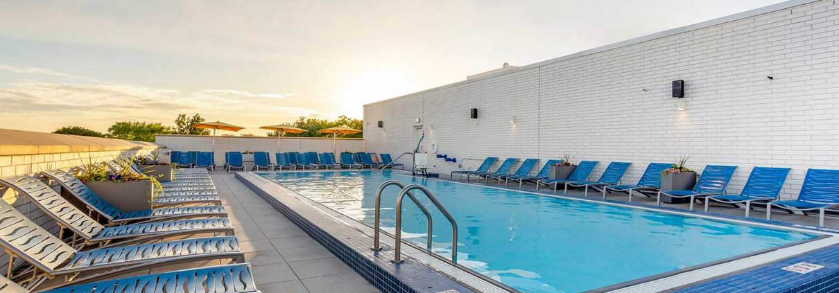Outdoor Pool at Sunset at FFC Elmhurst Gym.