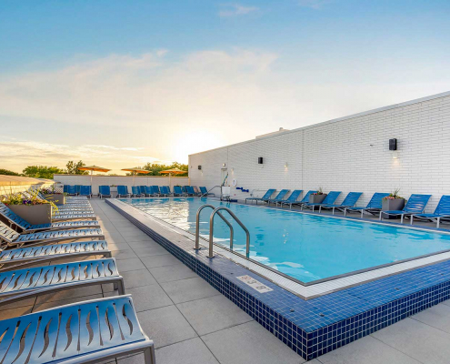 Outdoor Pool at Sunset at FFC Elmhurst Gym.