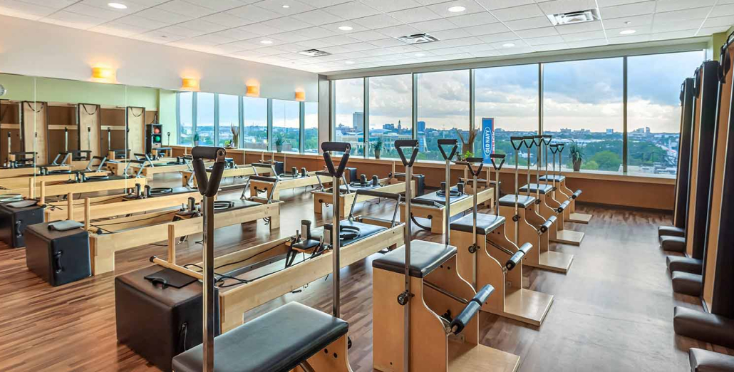 Discover luxury gyms in Chicago with pools, spas, recovery, Pilates, saunas, personal training, rooftop spaces and more at 10 FFC locations.