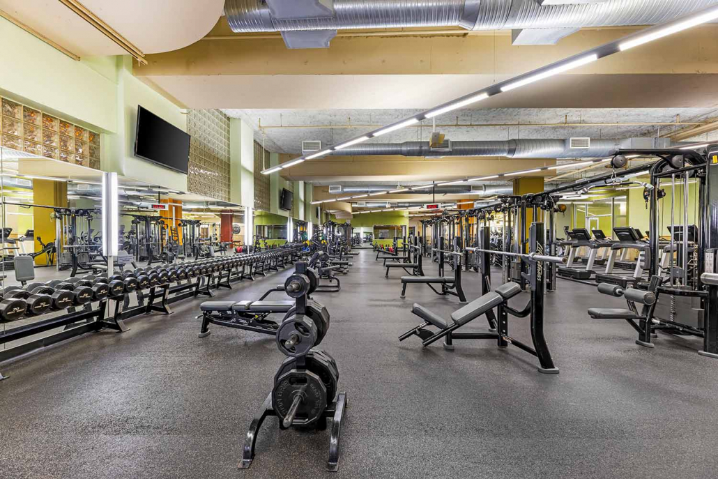 Performance Training Center with Benches, Rowers at FFC South Loop.